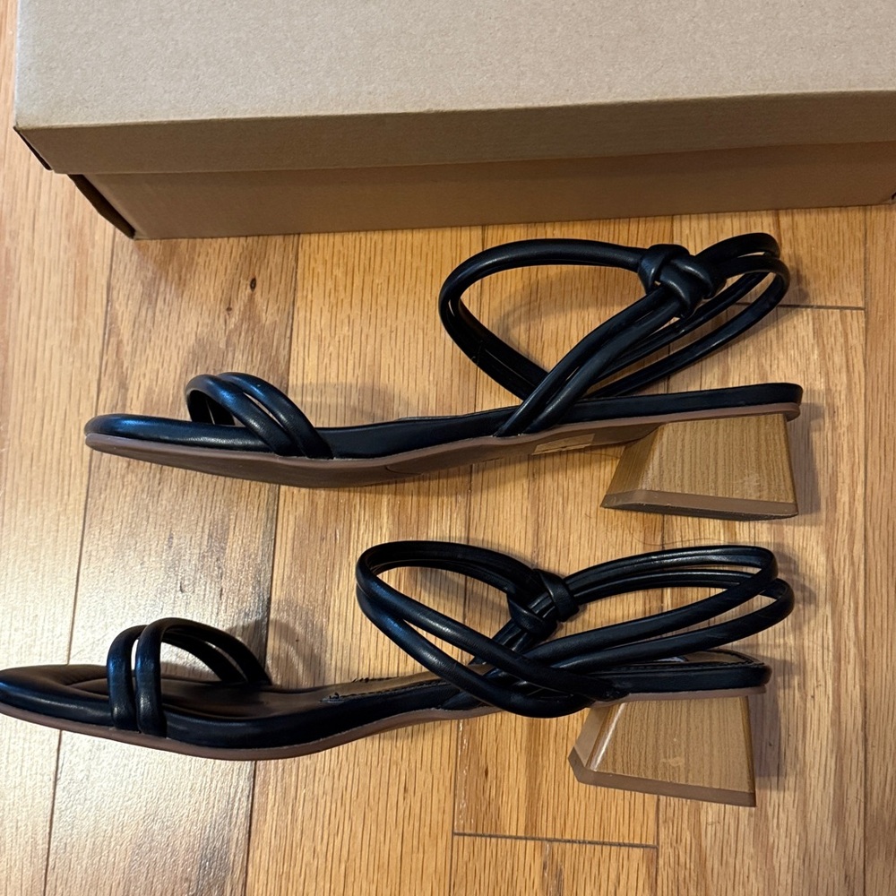 Like New STEVE MADDEN Black Hattie Strappy Sandals, 9 - Picture 3 of 7